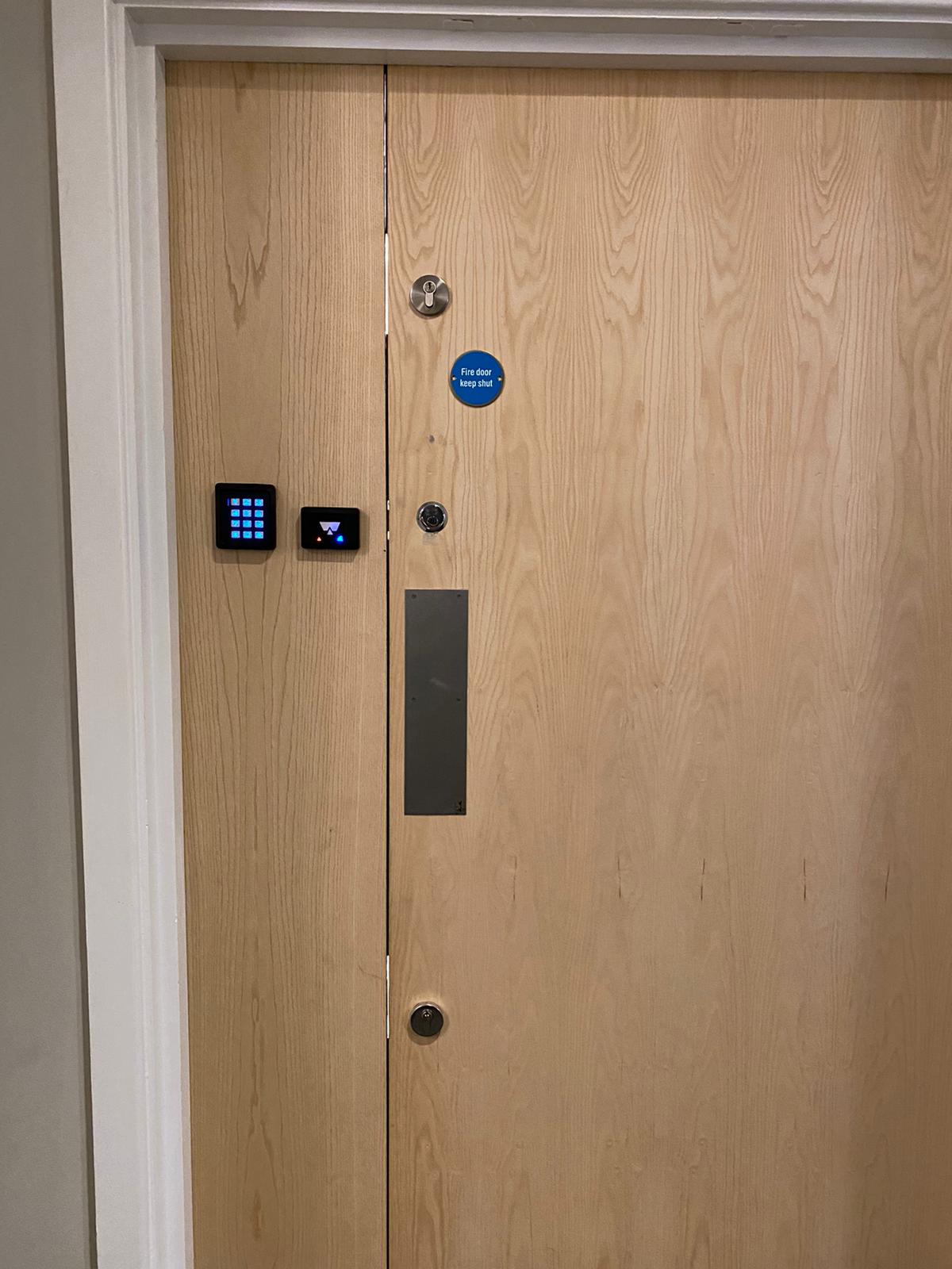 Fingerprint-Digital-Ic-Card-Smart-Privacy-Door-Lock